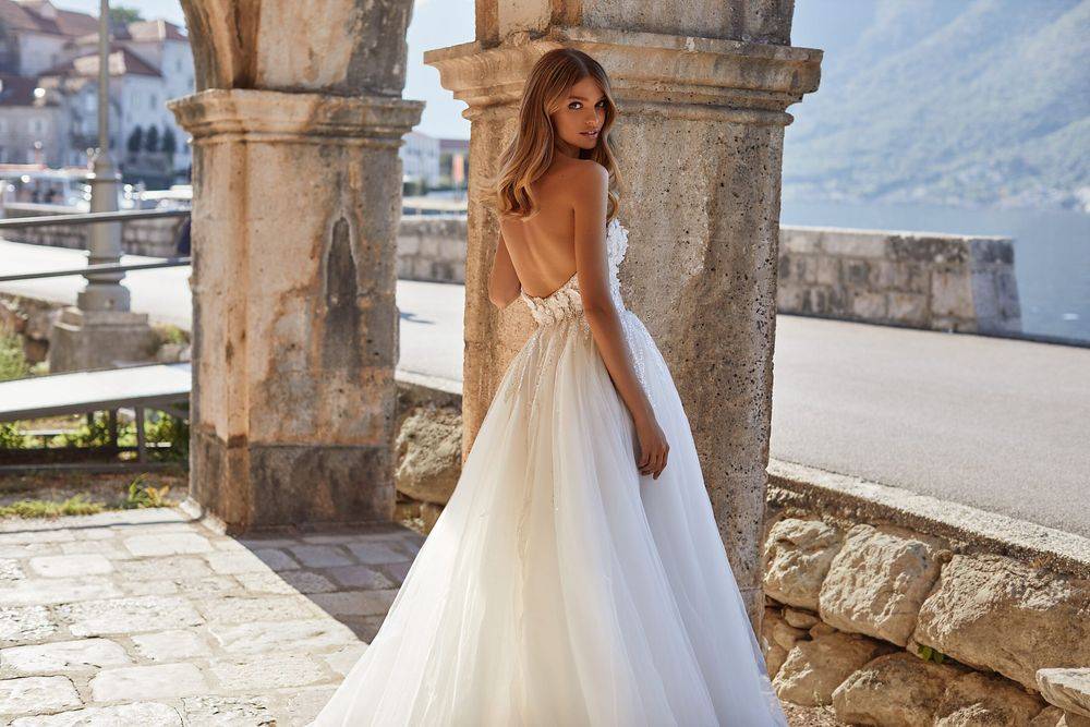 Robe de mariée romantique à épaules dénudées Milla Nova sur Marseille 