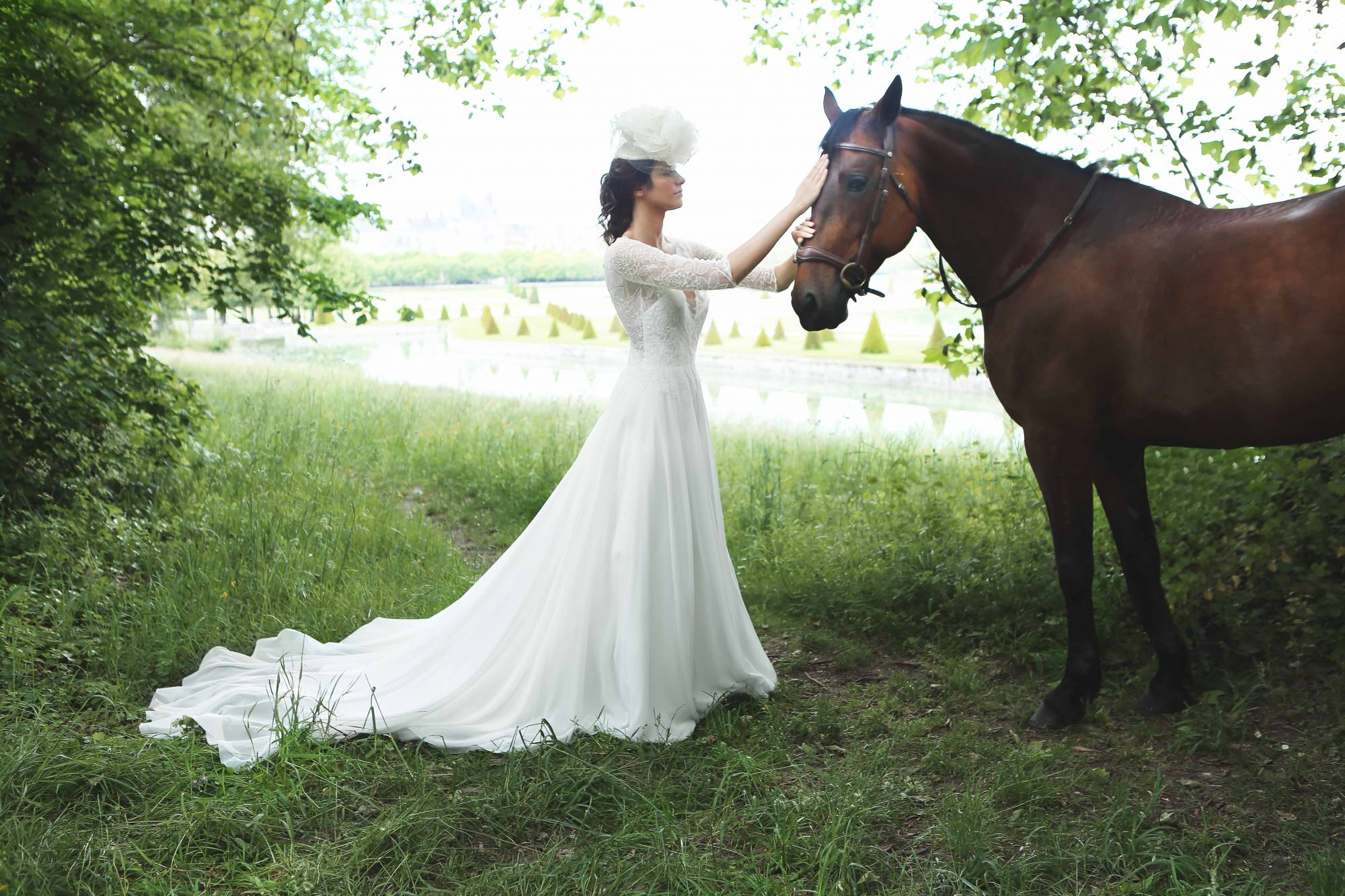 robe de mariée en transparance la valentine 13011 haute couture luxe