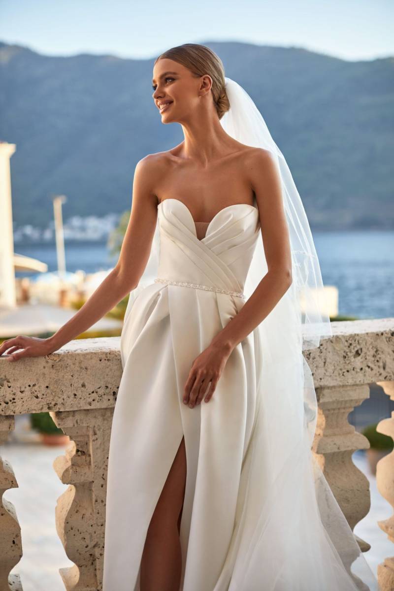 Notre zone d'activité pour ce service Acheter une robe de mariée sexy transparente coloris nude Milla Nova dans une boutique proche de Fréjus Saint-Raphaël