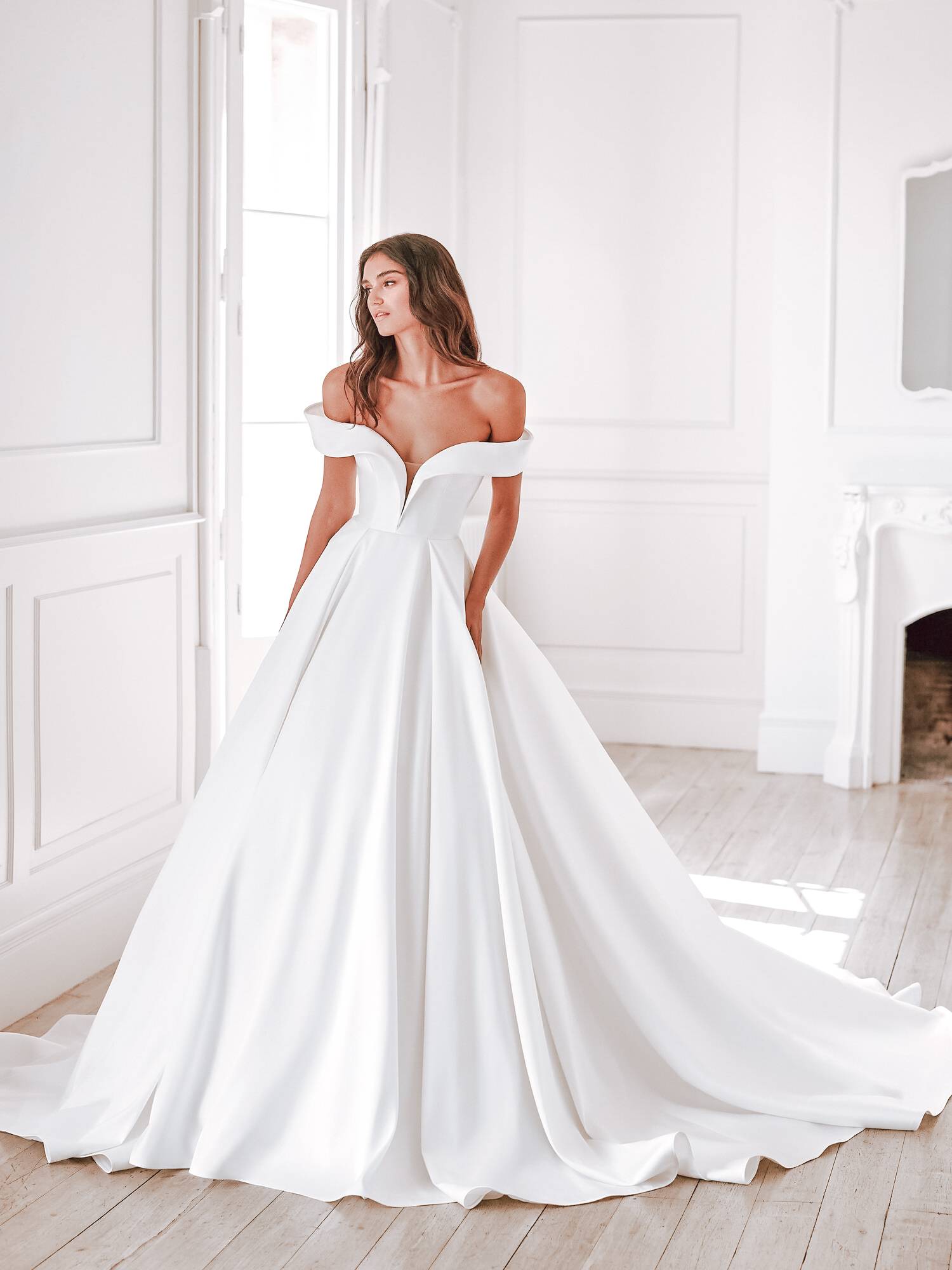 VENTES DE ROBES DE MARIEE SUR MARSEILLE ROBE ARGENTA NICOLE MILANO 2345 .