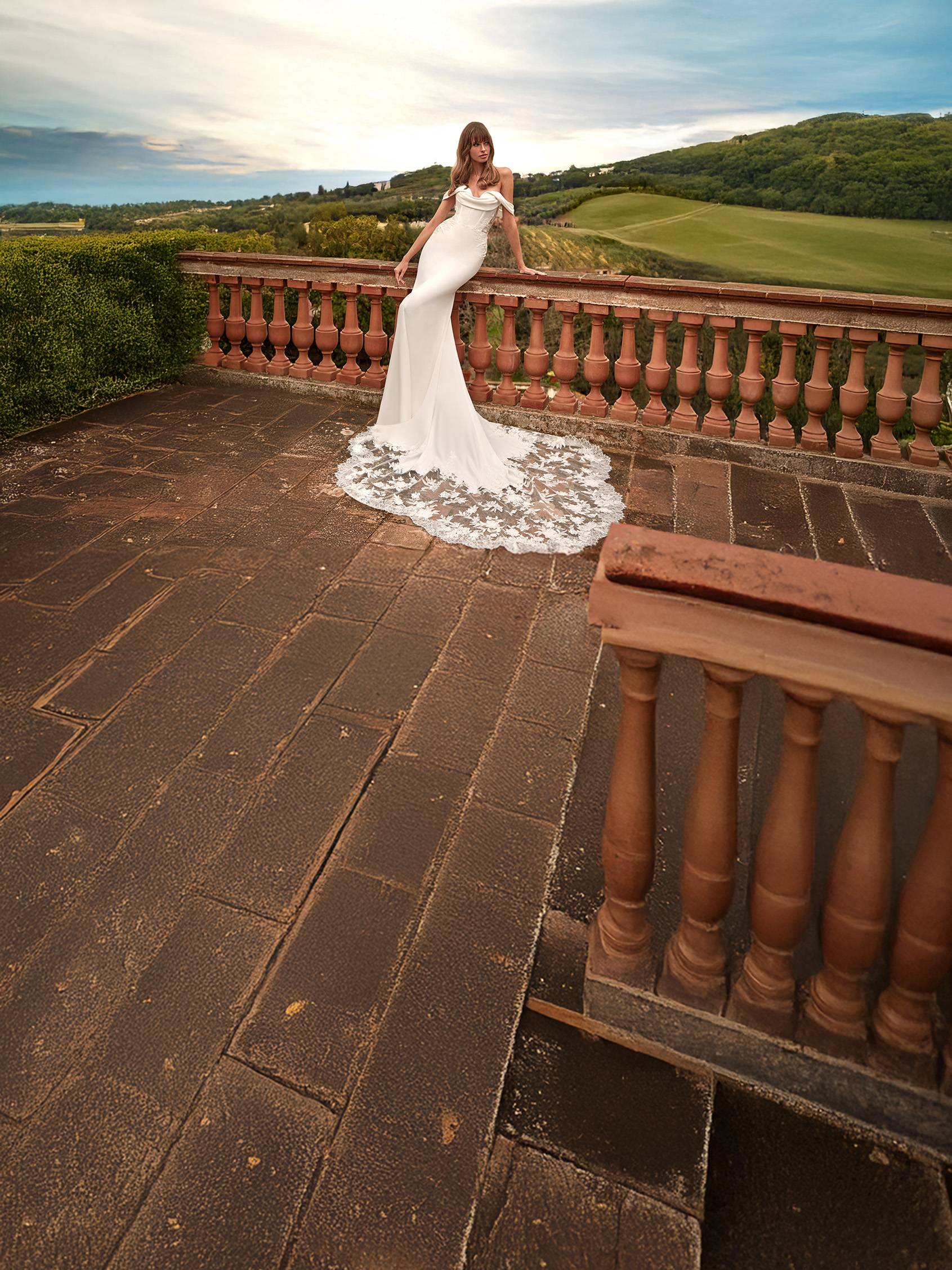robe de mariée nicole milano by pronovias sur marseille et aix en provence
