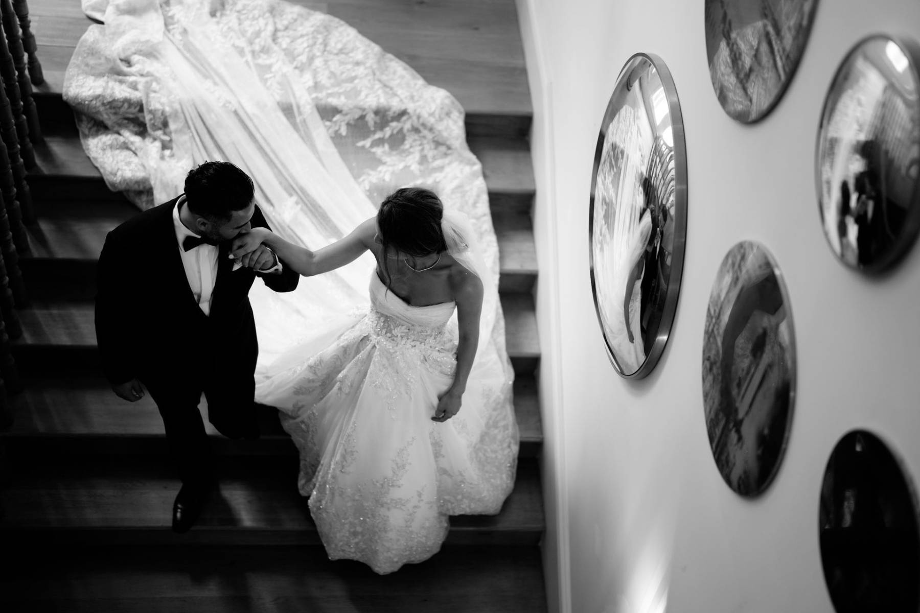 *** 21 ATELIERS PHOTOS FRIEDLAND 19 RUE DE FRIEDLAND 13006 MARSEILLE POUR RETOUCHES SUR MESURES DE VOYTRE ROBE DE MARIÉE SONIAB MARSEILLE