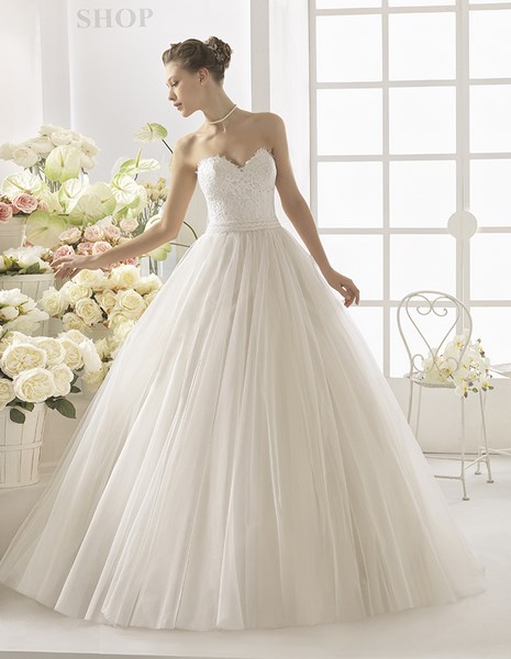 ROBE MARIAGE  CREATEUR CAPRI ROSA CLARA rue breteuil ET PARADIS MARSEILLE