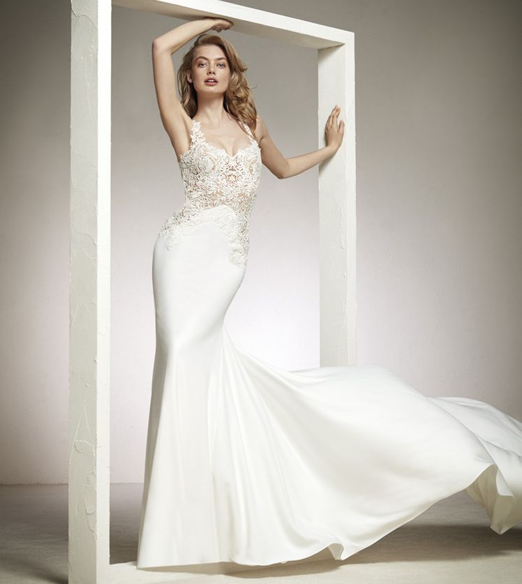 robe de créateur pronovias vieux port marseille 13007  proche de toulon 83000