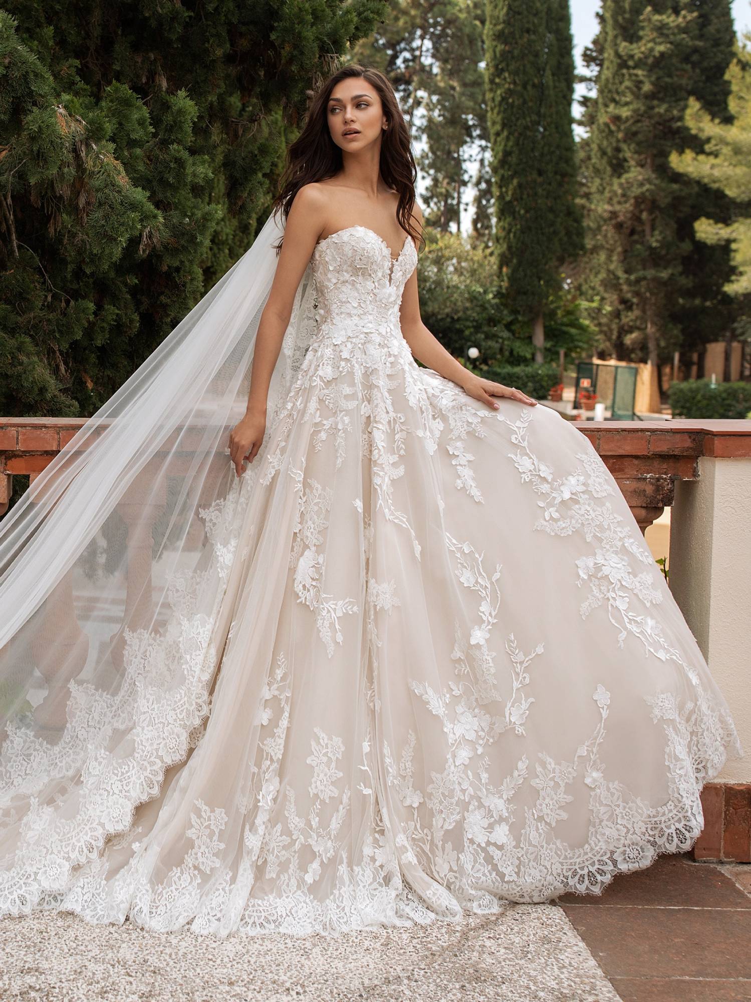 robe de mariée  2022 princesse bustier dentelle marseille