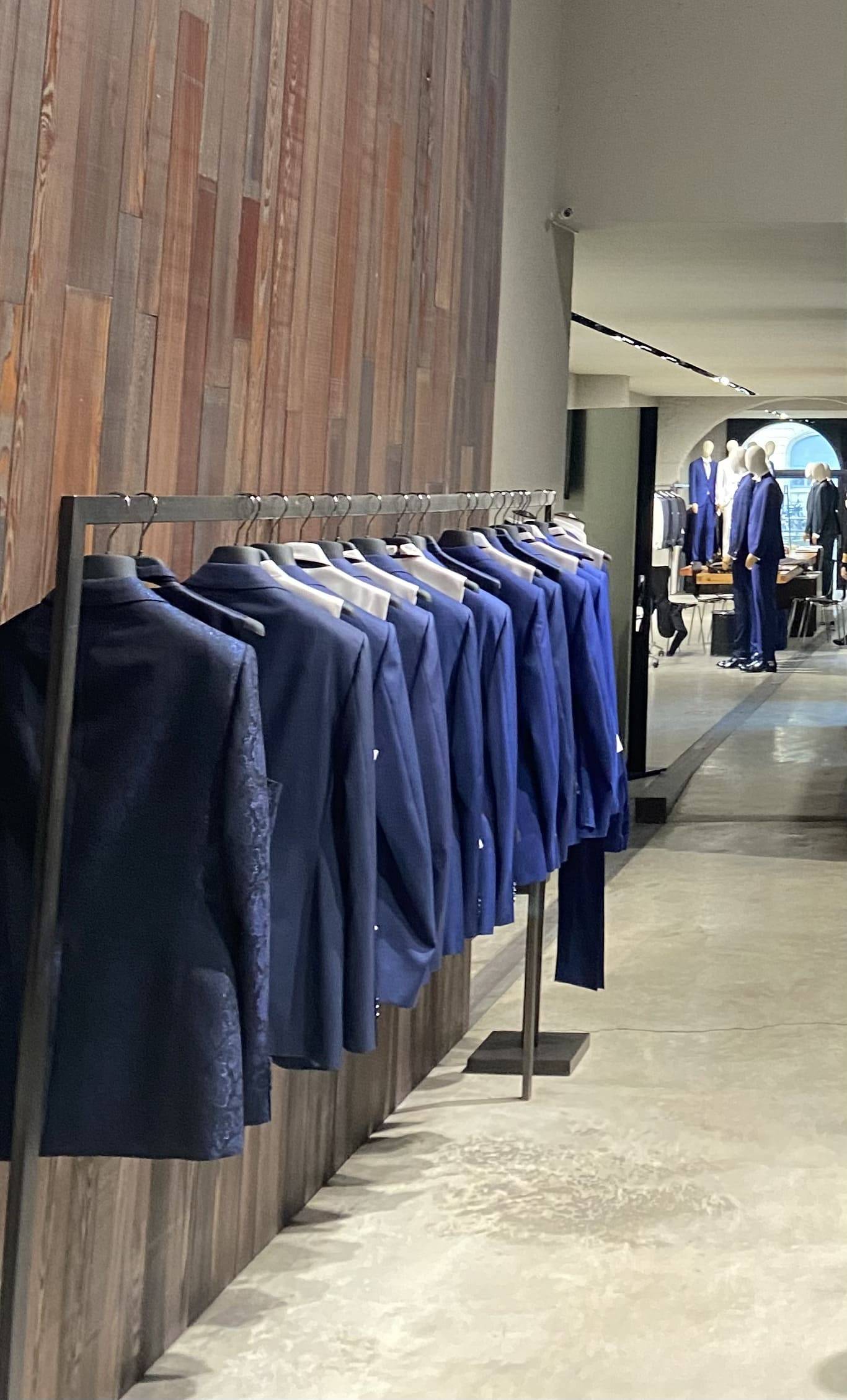 *** 18 PHOTOS SHOW ROOM LUIGI BIANCHI 1911 ACHATS NOUVELLES COLLECTIONS  COSTUMES ITALIENS