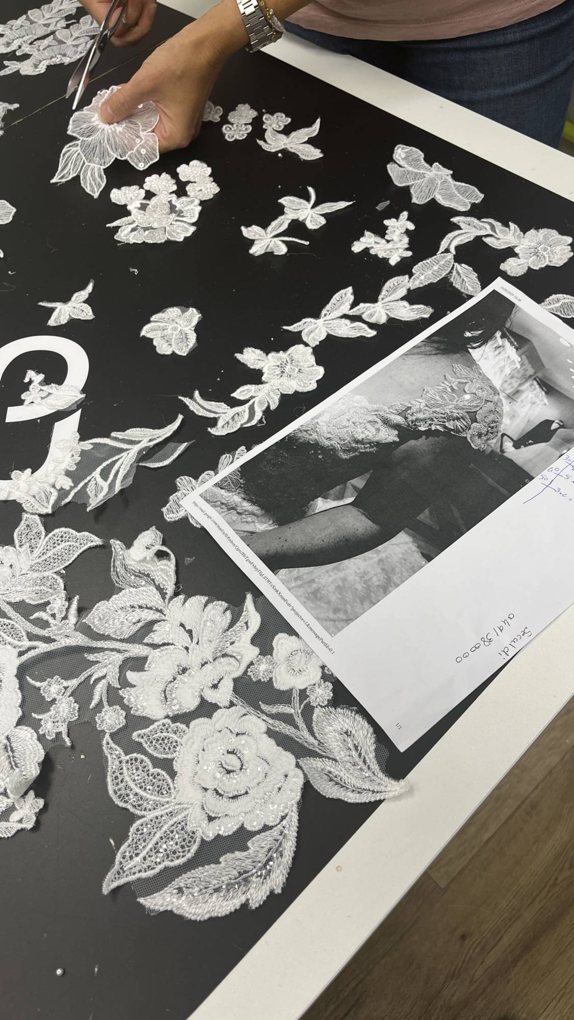 atelier de retouches sur mesures de robes de mariée sur  marseille
