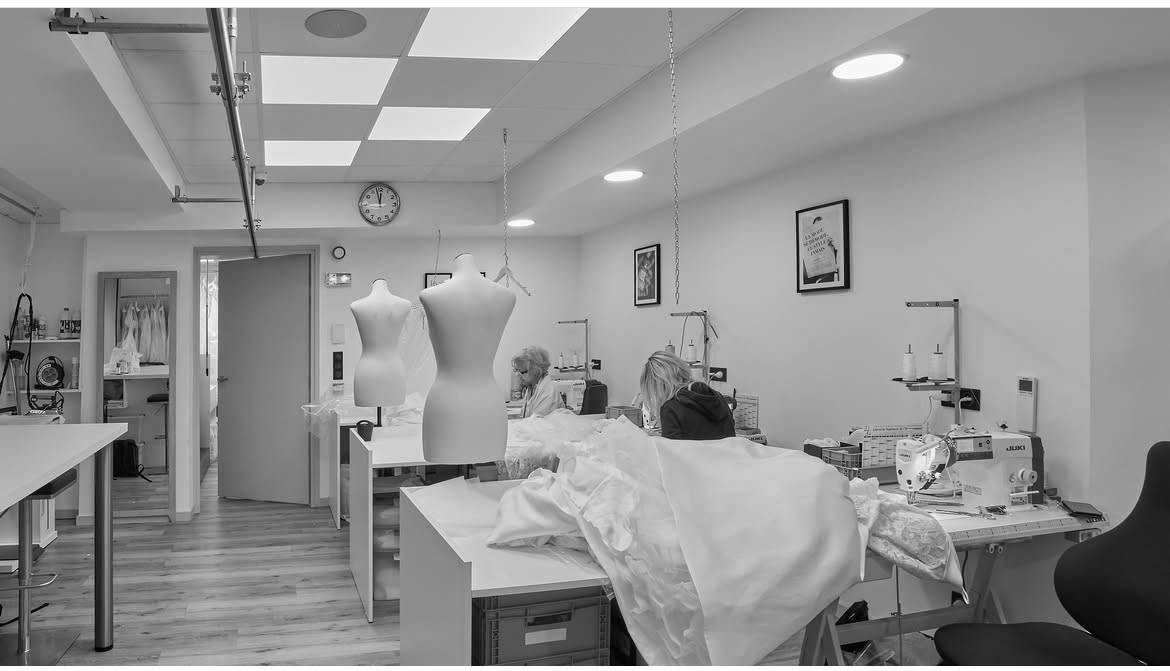 haut manches longues et voile en dentelle sur-mesure robe de mariée Antuanetta Milla Nova à Marseille