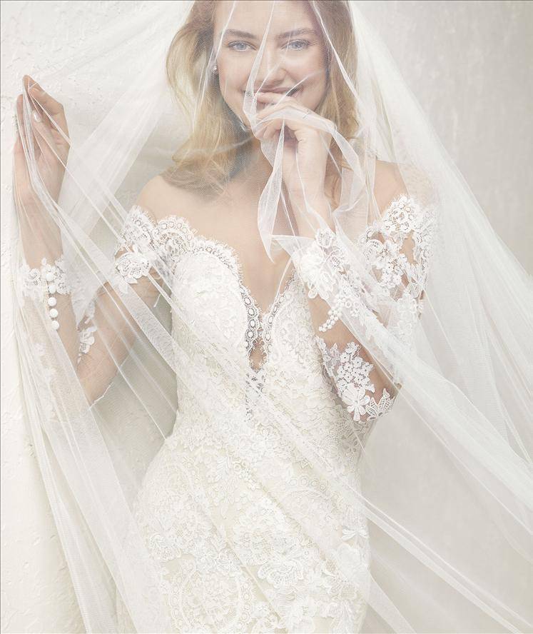 ROBE SIRENE MARSEILLE pronovias vintage près d'Allauch village 