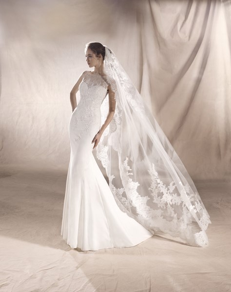 ROBE PRONOVIAS SATURN