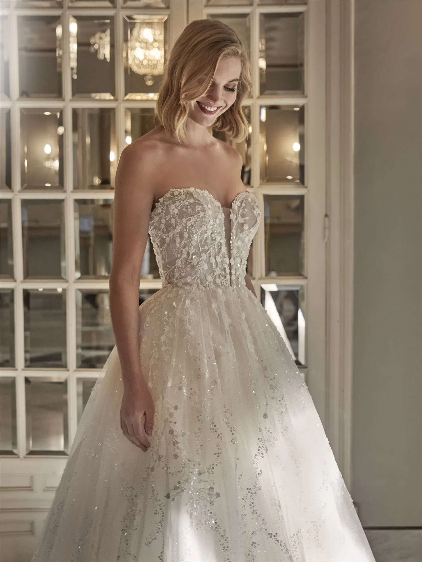 robe de mariée princesse décolleté coeur à paillettes alisette pronovias marseille