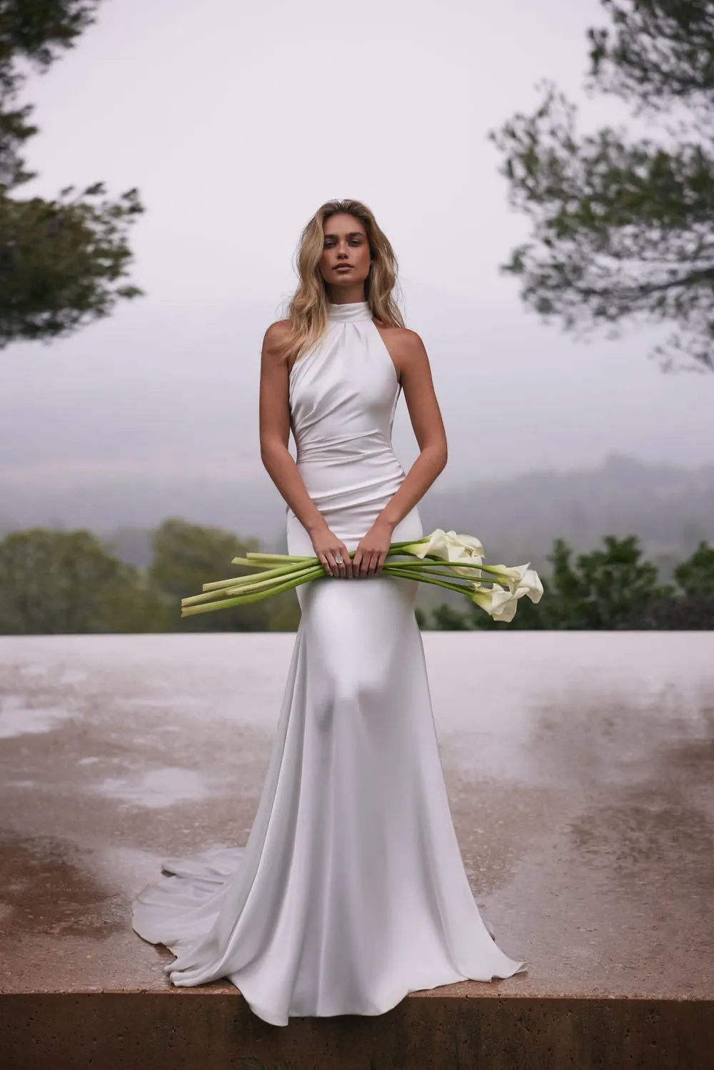 Robe  de mariage sirène en satin drapé ricci eva lendel sur marseille