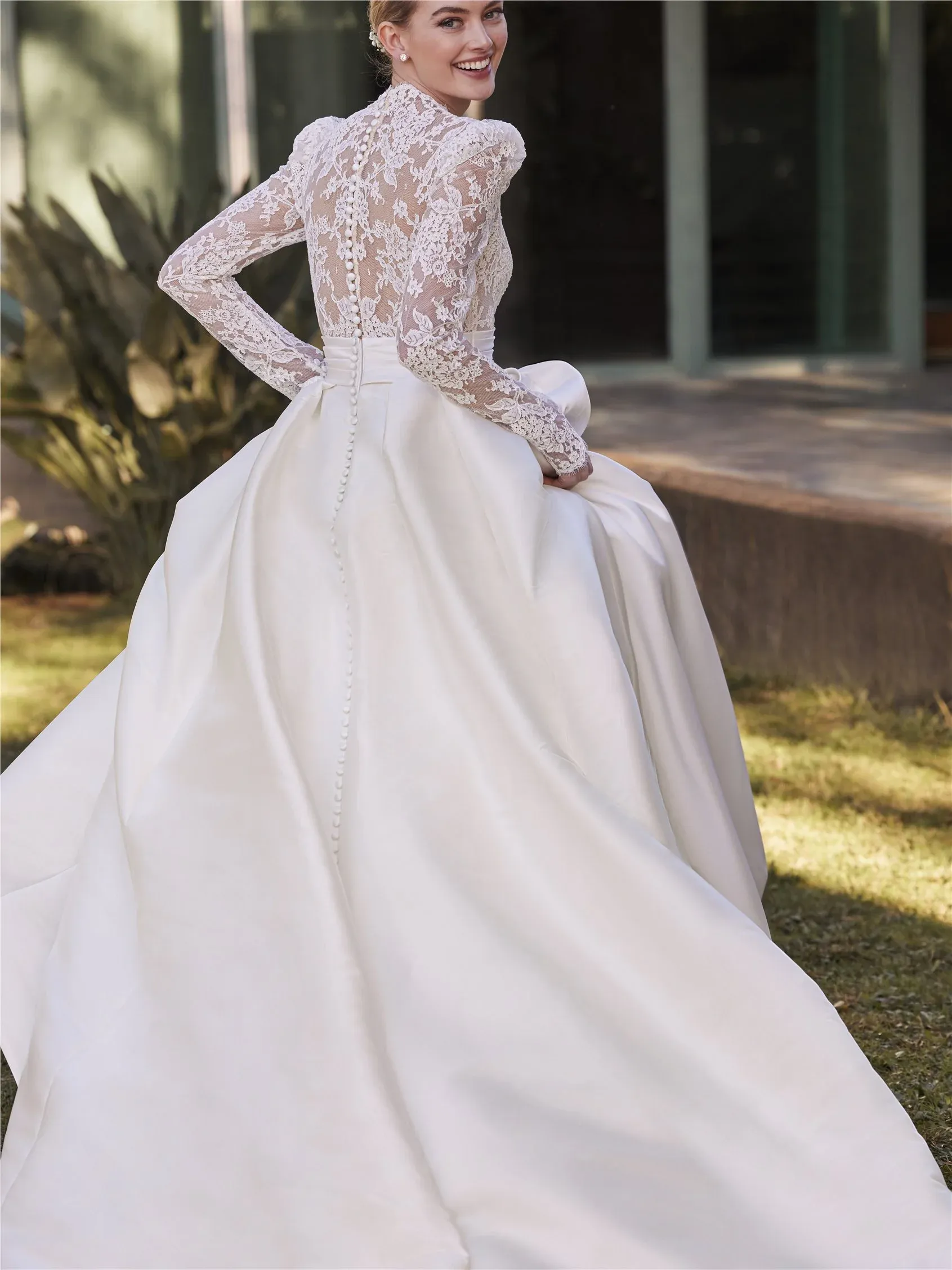 robe de mariée manches longues en mikado et dentelle  trapèze  proche aix en provence