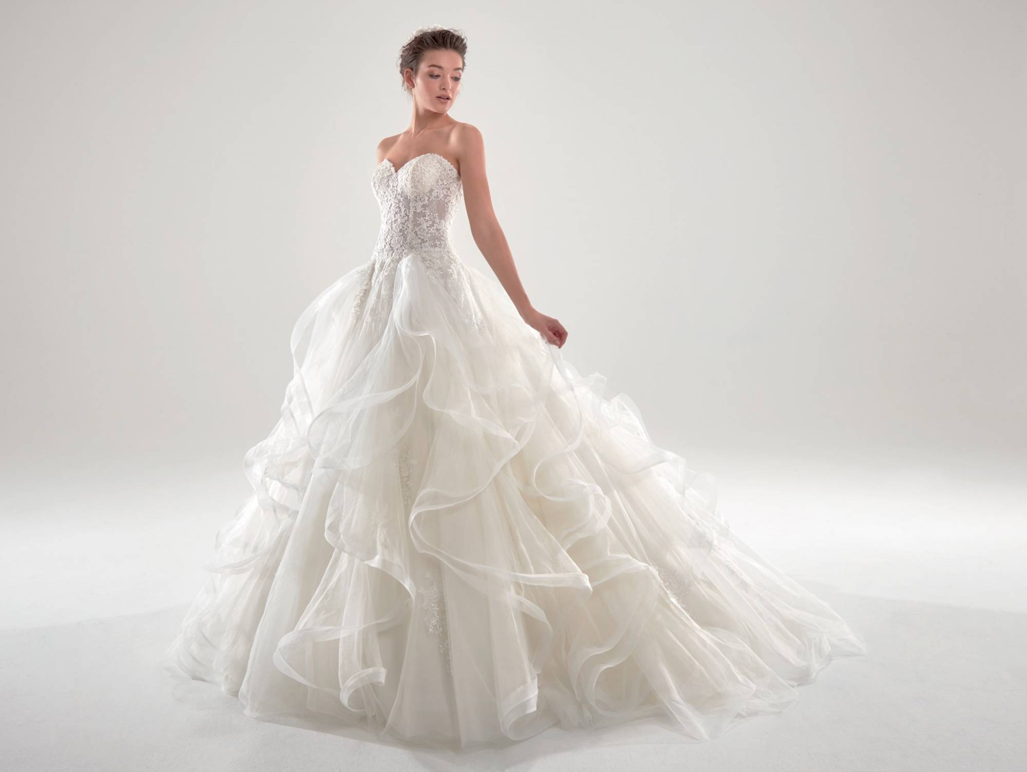 Vente de robe de mariée glamour Marseille rues breteuil et rue de rome 13001