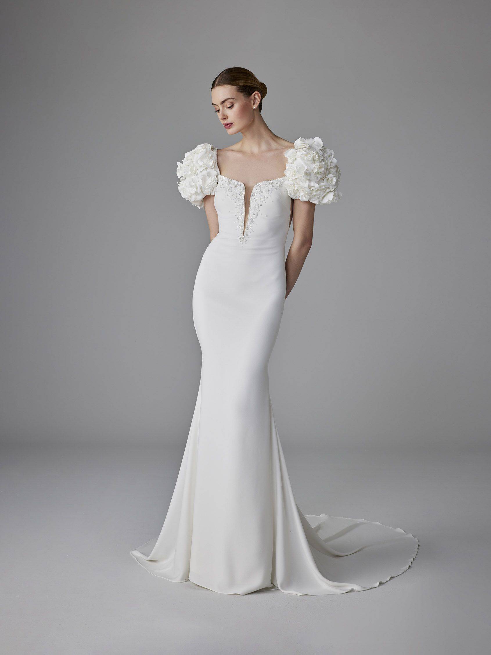 Découvrez la robe de mariée Noemie, avec sa forme sirène et ses détails en tulle raffinés près d'Aubagne