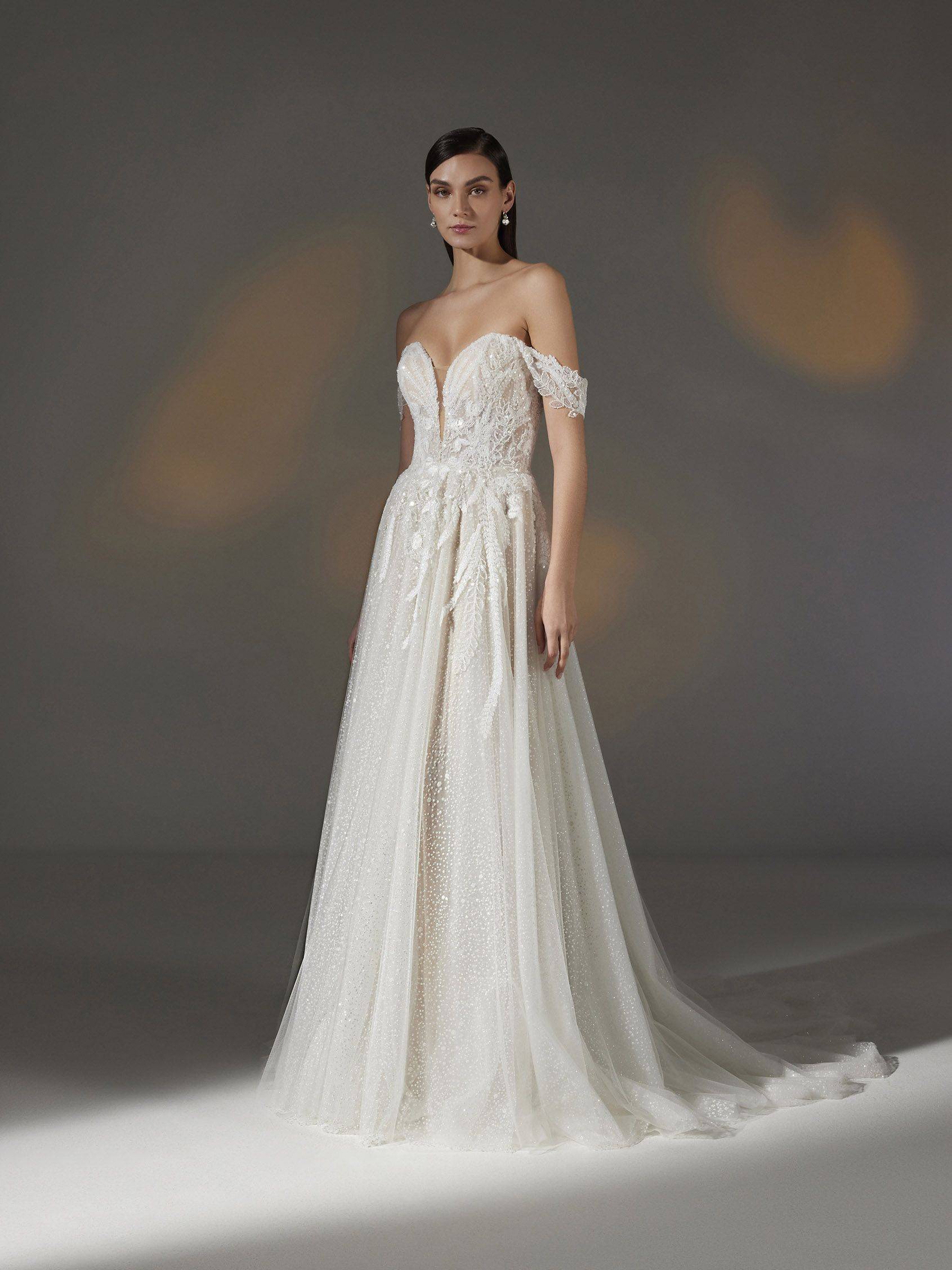 Robe de mariée coupe A pailletée décolleté cœur Reylla Pronovias boutique Sonia B Marseille