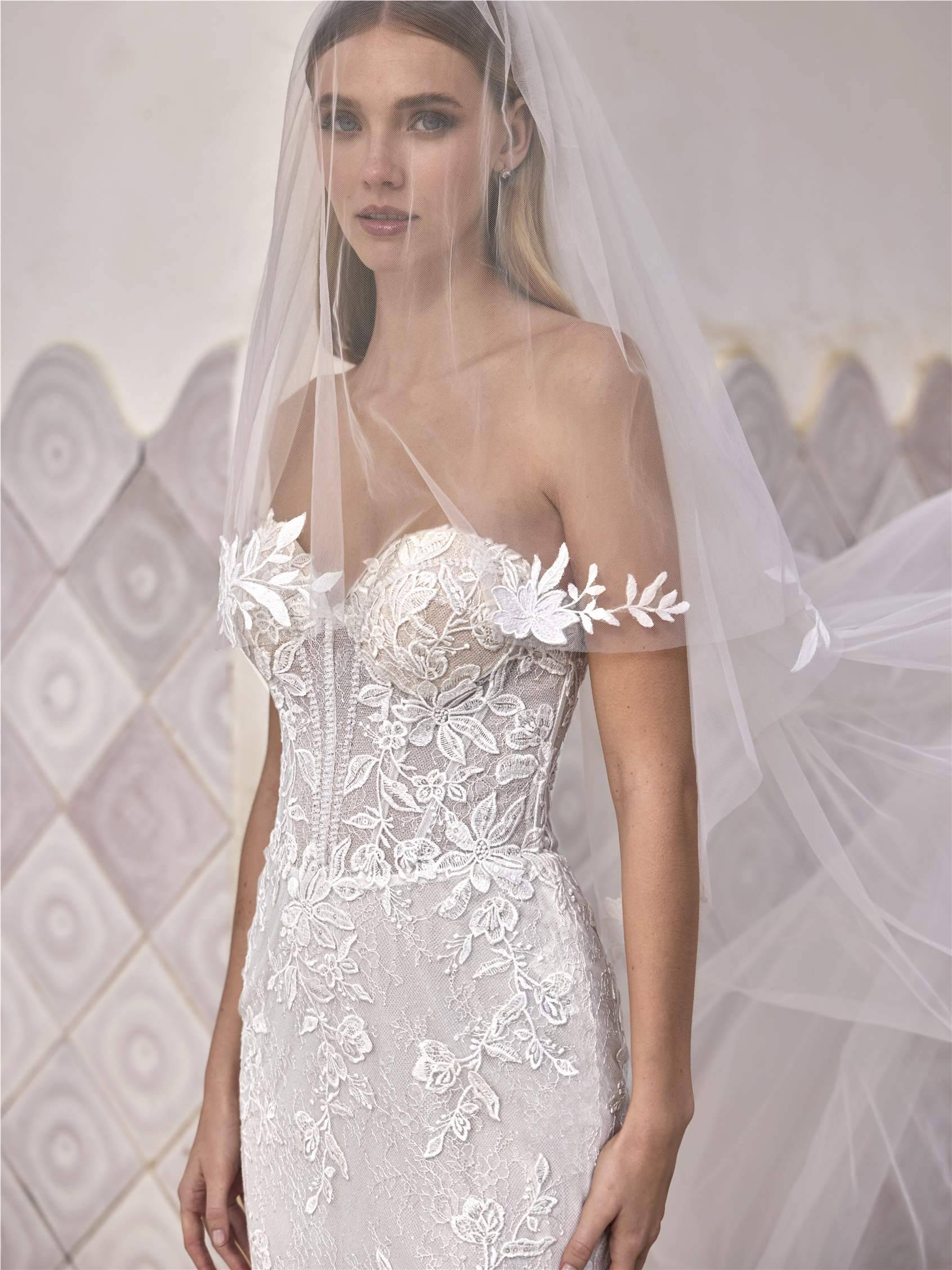 robe de mariée sirène avec décolleté en cœur en dentelle zillah pronovias marseilel