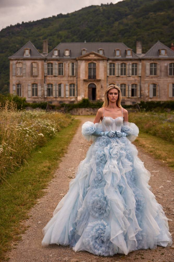 ROBE DE MARIÉE BLEUE SUR MARSEILLE CHEZ SONIAB 