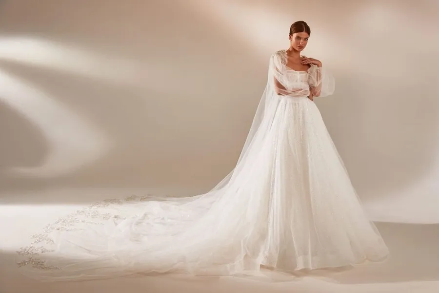 Robe Sietla Milla Nova avec corset semi-transparent et traîne longue