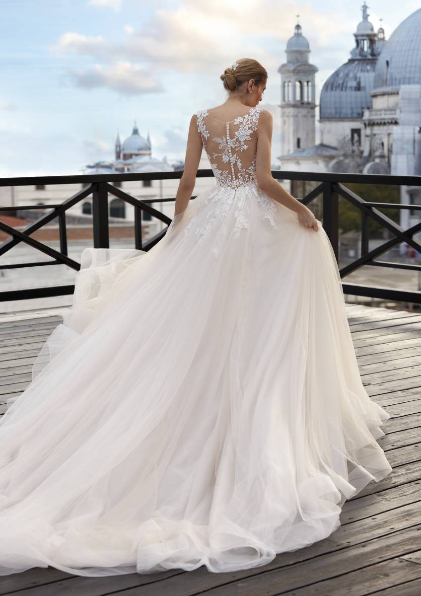 robe de mariée volumineuse haut de gamme sur marseille proche du gard