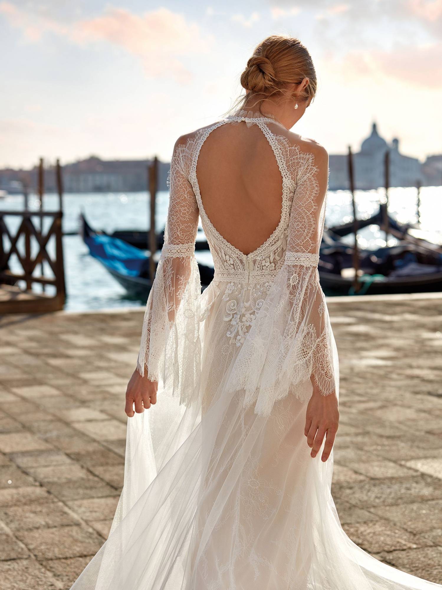robe de mariée chic glamour Sur Marseille proche de Bandol