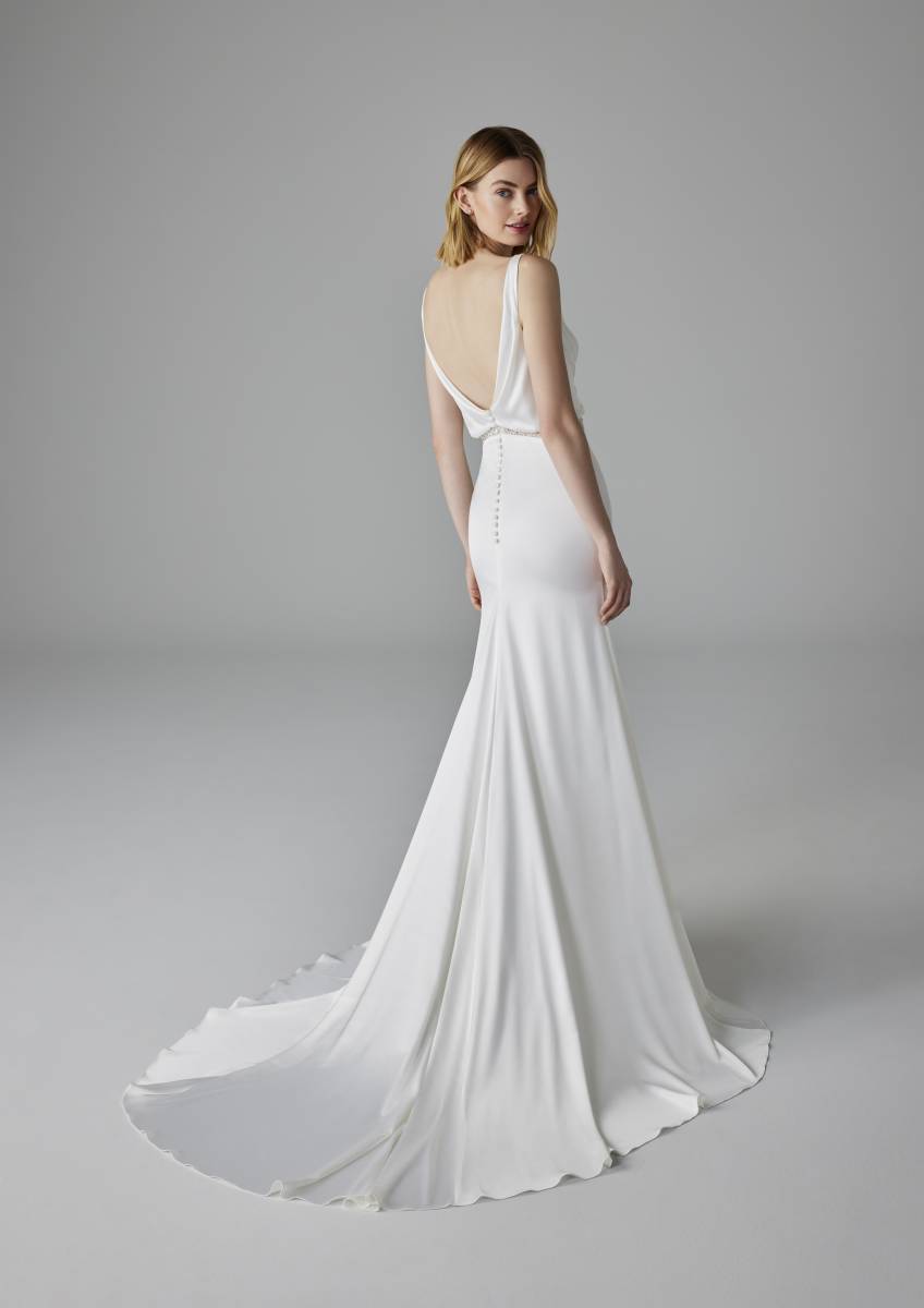 Planifiez un essayage de la robe de mariée Bleair, avec un corsage distingué à Marseille