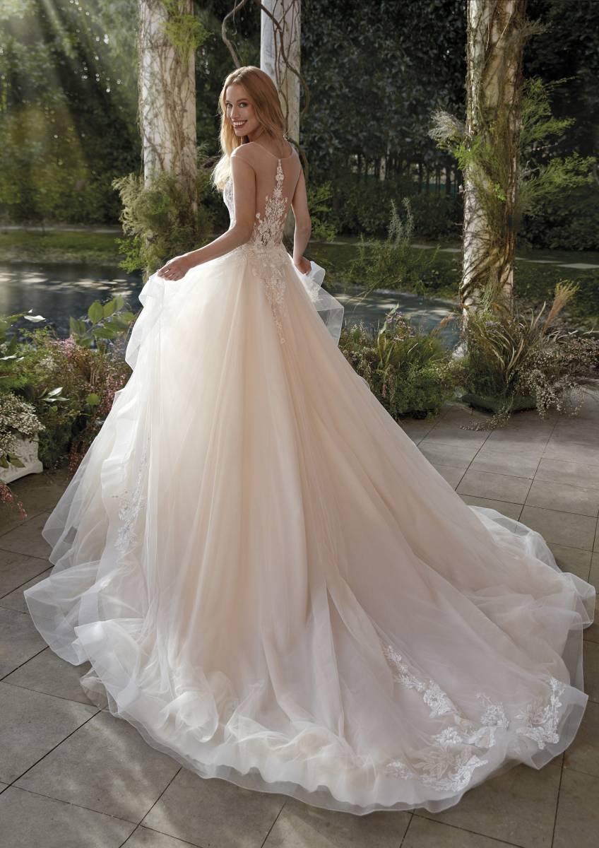 robe de mariée princesse chez Soniab Marseille près de la rue Breteuil