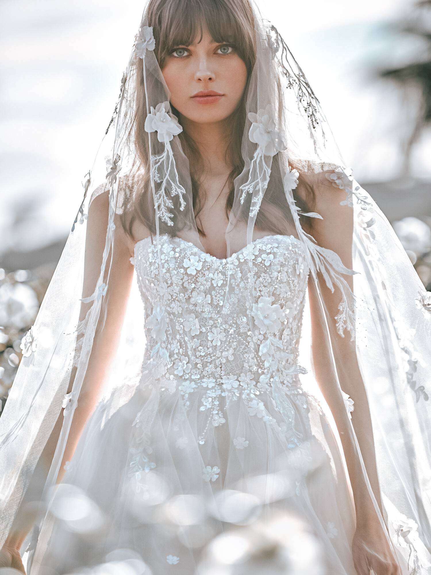 ROBE PRINCESSE BUSTIER CLARET NICOLE MILANO EN TULLE ET DENTELLE SUR MARSEILLE PROVENCE 2345 .