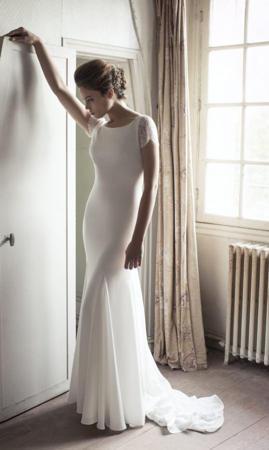 ROBE DE MARIEE FLUIDE PRES DU CORPS CLARIS CYMBELINE MARSEILLE proche rue de rome et paradis13006