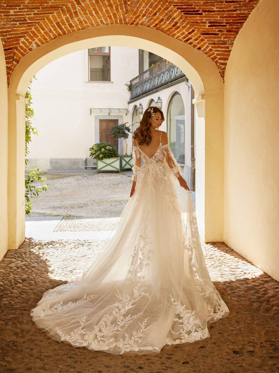 robe de mariée trapèze bohème traine en dentelle marseille proche Aubagne