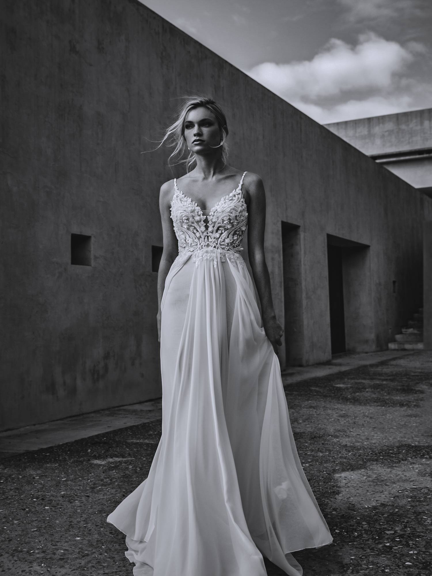 ROBE MOUSSELINE REF CORINZIA PRONOVIAS MARIAGE EN PROVENCE  PROCHE AIX OU AUBAGNE 2345 .