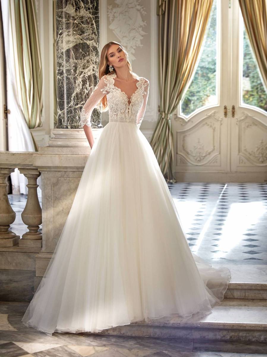 robe de mariée volumineuse manches 3/4 dentelles sur marseille proche toulon