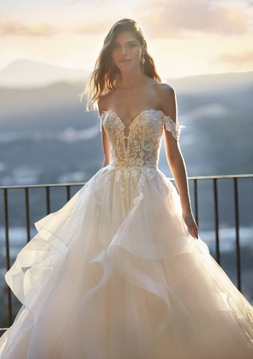 Robe HADAS Nicole Colet tulle mancherons élégante traîne longue Marseille showroom Soniab