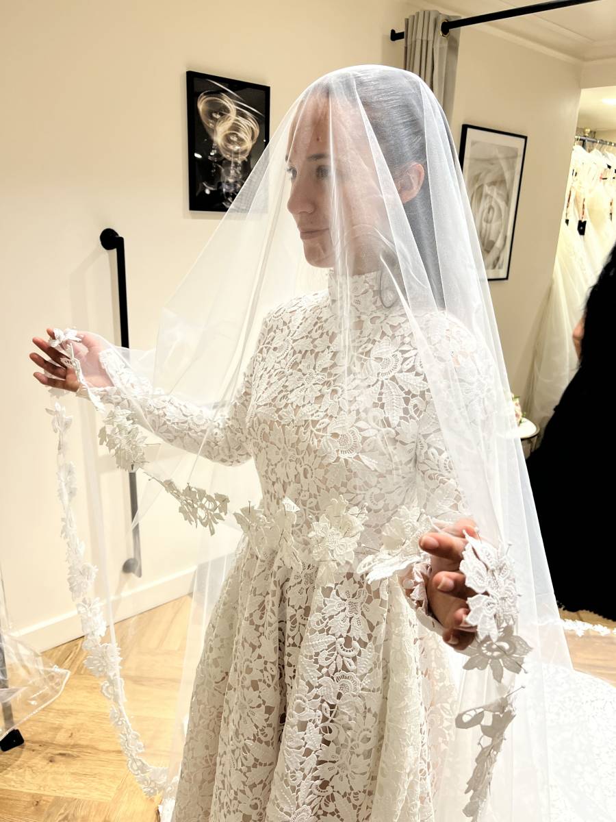 Est-il possible de créer un voile assorti à la dentelle Antuanetta ?