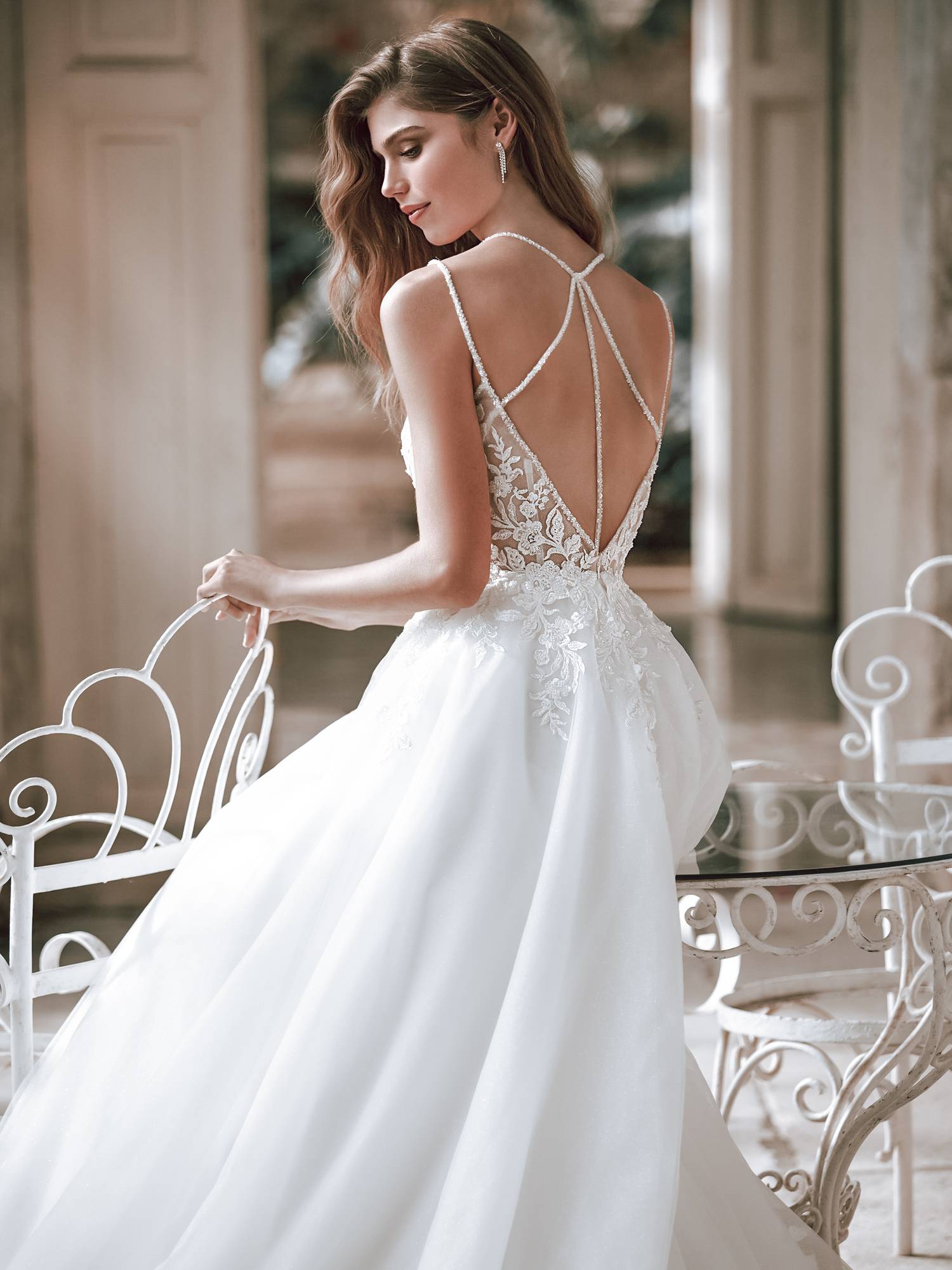 ROBE DE MARIEE TRADIONNELLE EN TULLE ET DENTELLE  LITA NICOLE MILANO PROCHE AUBAGNE .
