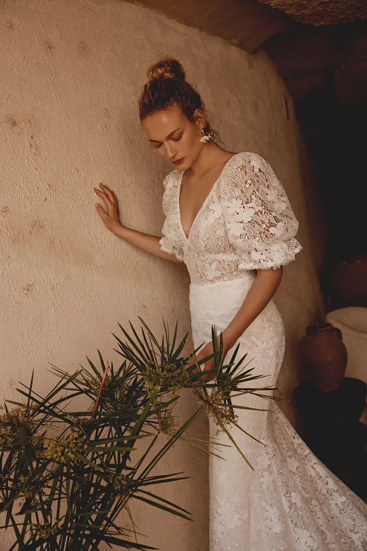 robe de mariée trapèze tulle décolleté V illusion Lillian West 66155 Marseille