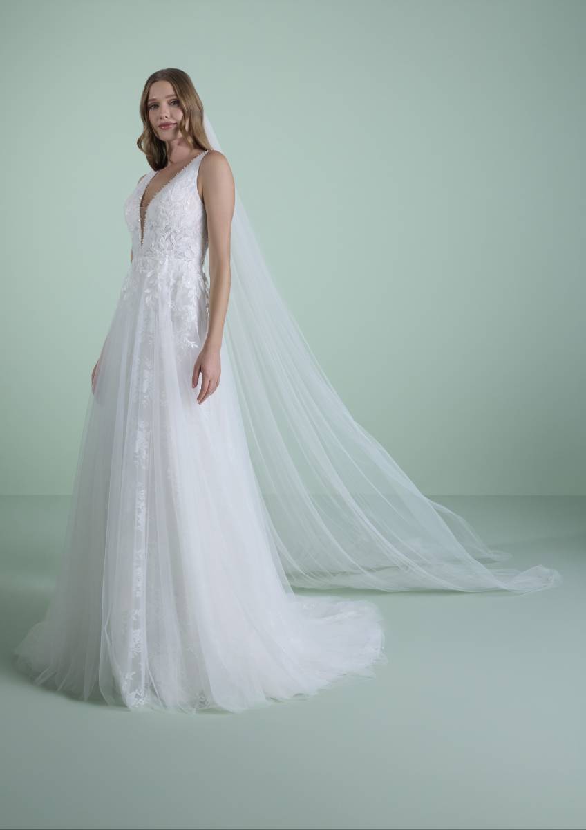 Robe de mariée MAERA Nicole Colet fit & flare tulle brodé décolleté V essayage boutique SoniaB Marseille