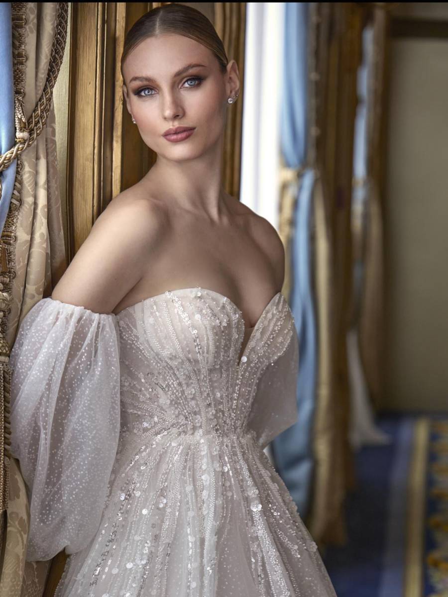 robe de mariée trapèze bustier coeur sans manches paillettes oeneis pronovias marseille 