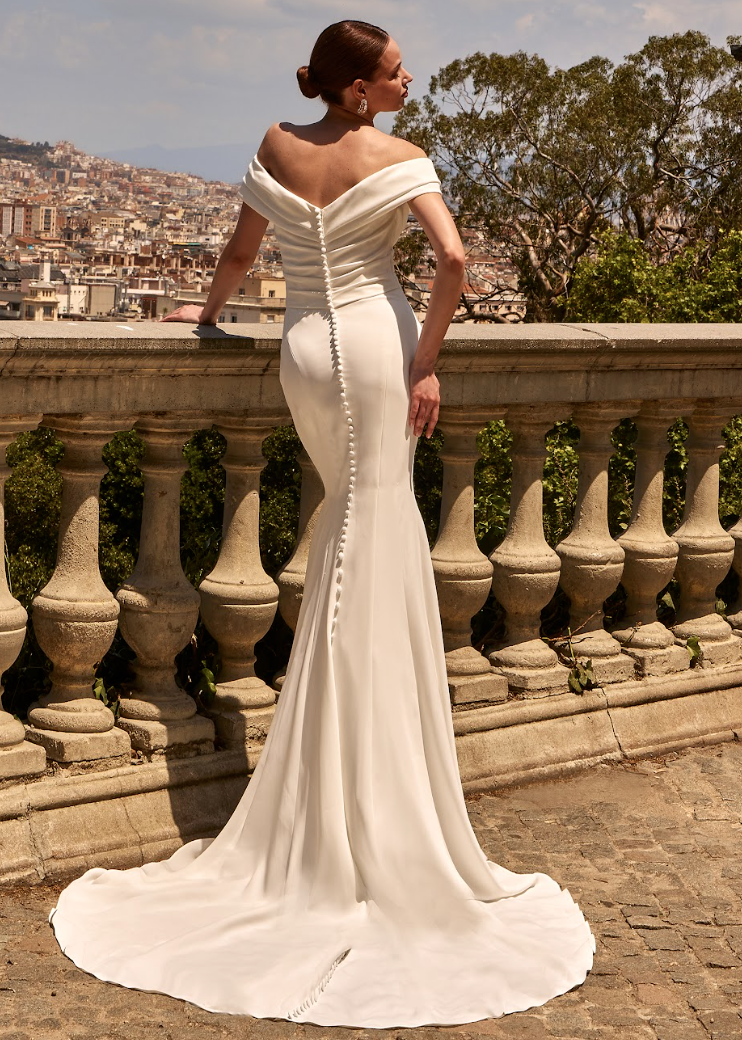 Robe de mariée sirène simple décolleté bardot  Aura 2026 marseille