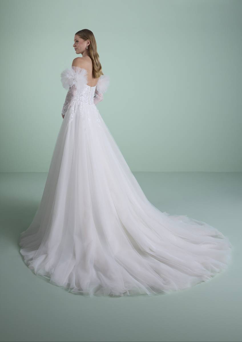 robe de mariee WINGS Nicole Milano A-line tulle manches longues brodees essayage Soniab createurs Marseille 13007