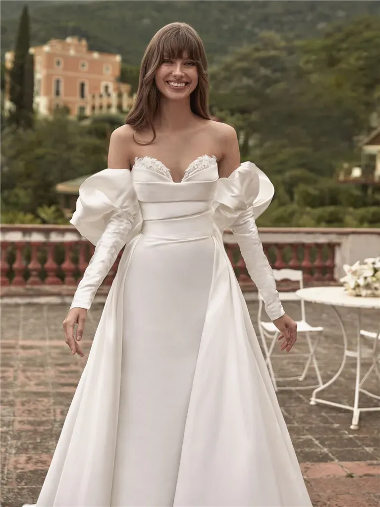 Robe de mariée sirène avec décolleté en cœur et surjupe amovible mikado acacius nicole milano marseille