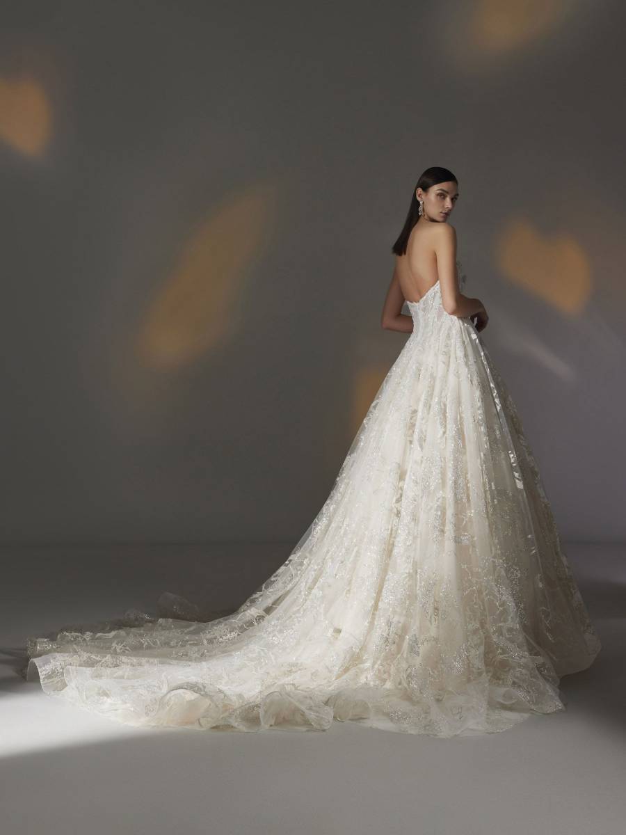 À la recherche de la robe de mariée parfaite dans la cité phocéenne ?  Pronovias sur marseille chez soniab 