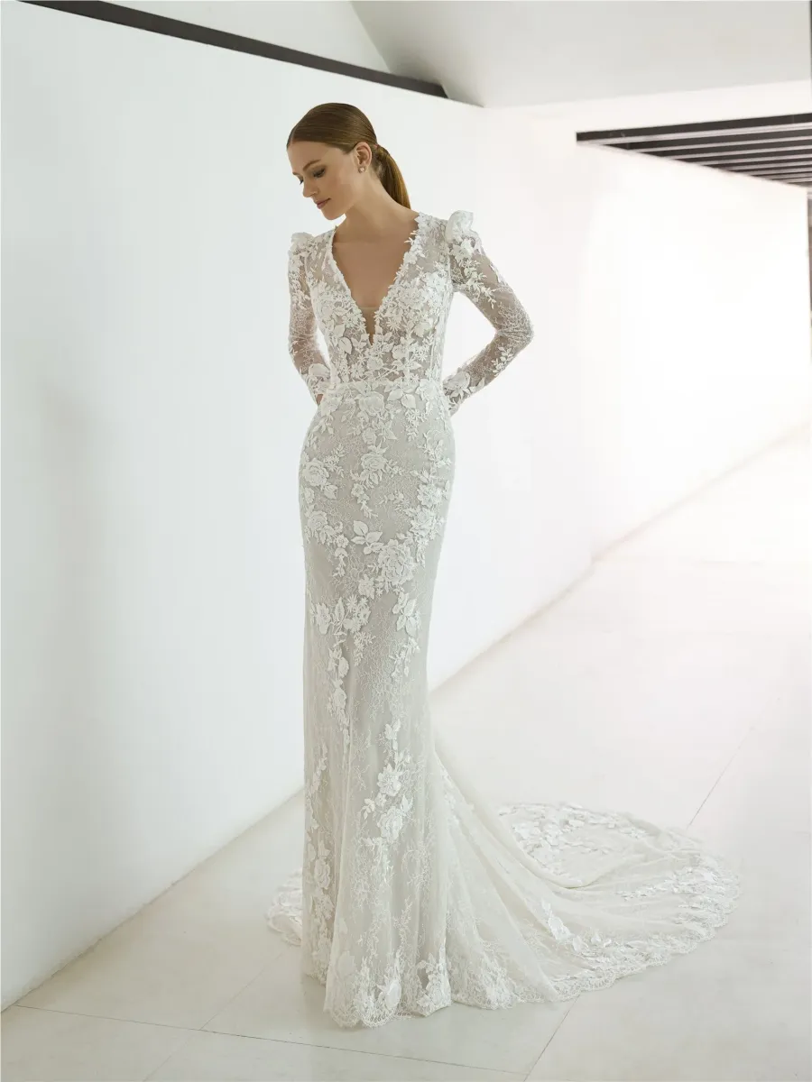robe de mariée fourreau fourreau manches longues chantilly et dentelle dos nu aysun pronovias marseille