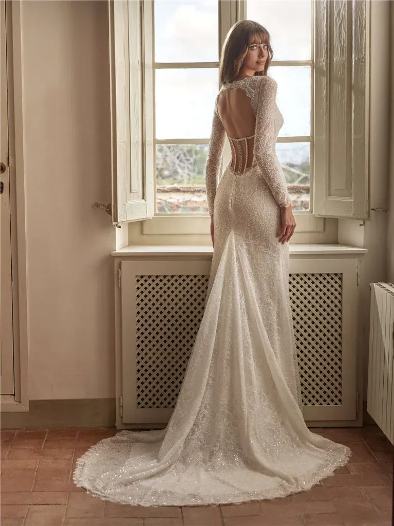 Robe de mariée sirène avec décolleté en V, manches longues et dos nu bastina nicole milano marseille