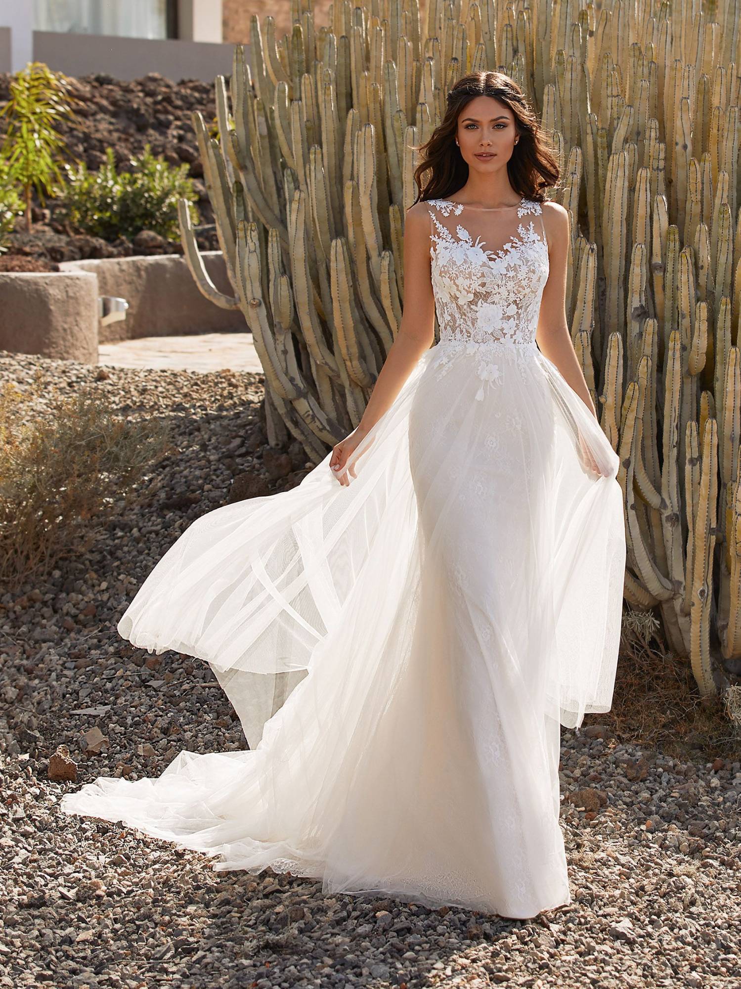 robe de mariée droite simple pronovias chez soniab marseille proche la ciotat