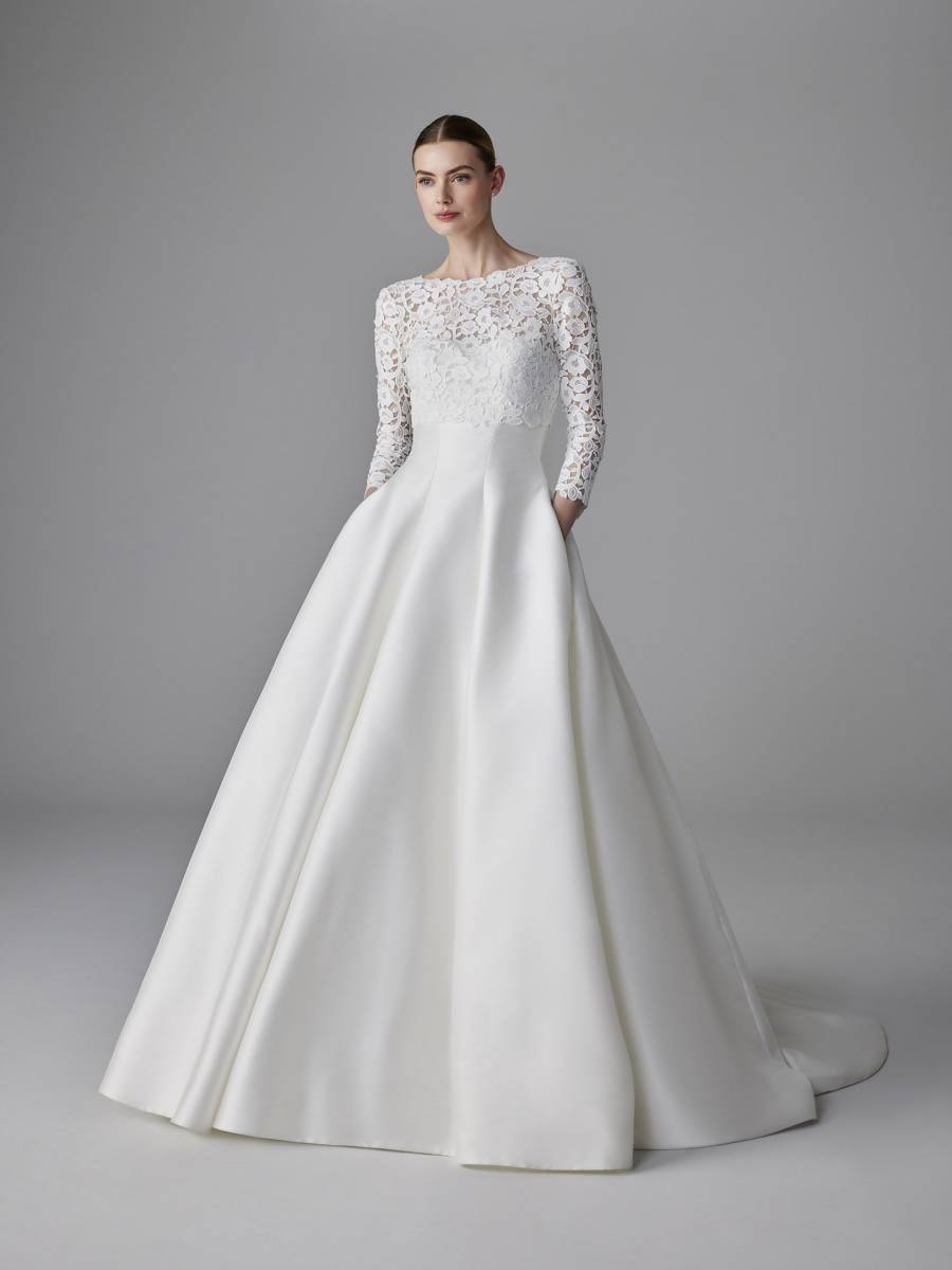 le look mehghan markle pour cette robe de mariée en mikado de Pronovias