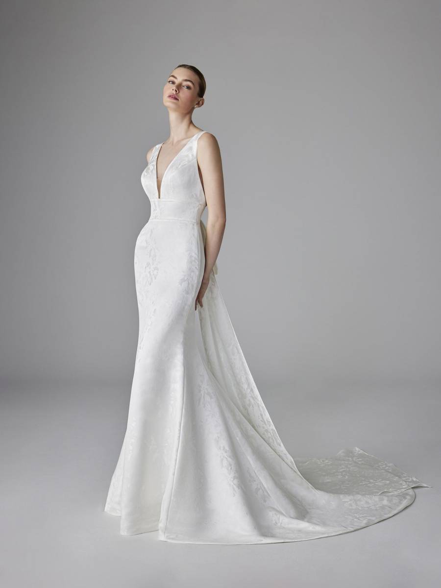 Sublimez votre mariage avec la robe de mariée sirène CHARLINE de Pronovias, jacquard floral et traîne amovible à Marseille.