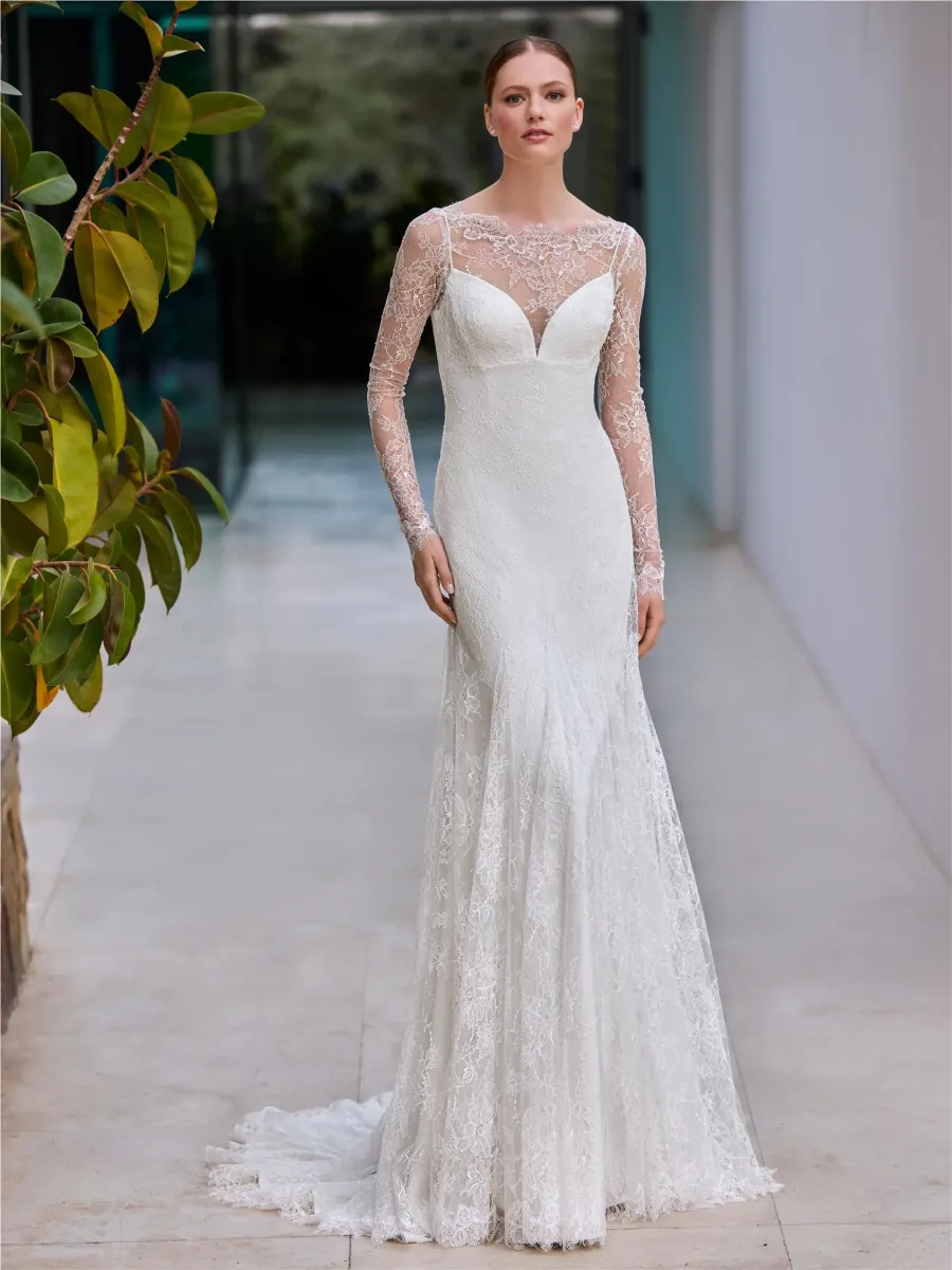 Robe de mariée de dentelle, chantilly, marque pronovias disponible chez Soniab Marseille