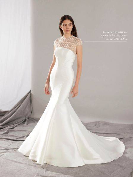 Éblouissez avec la robe de mariée Dalvir de Pronovias , forme sirène élégante et détails en strass à Marseille