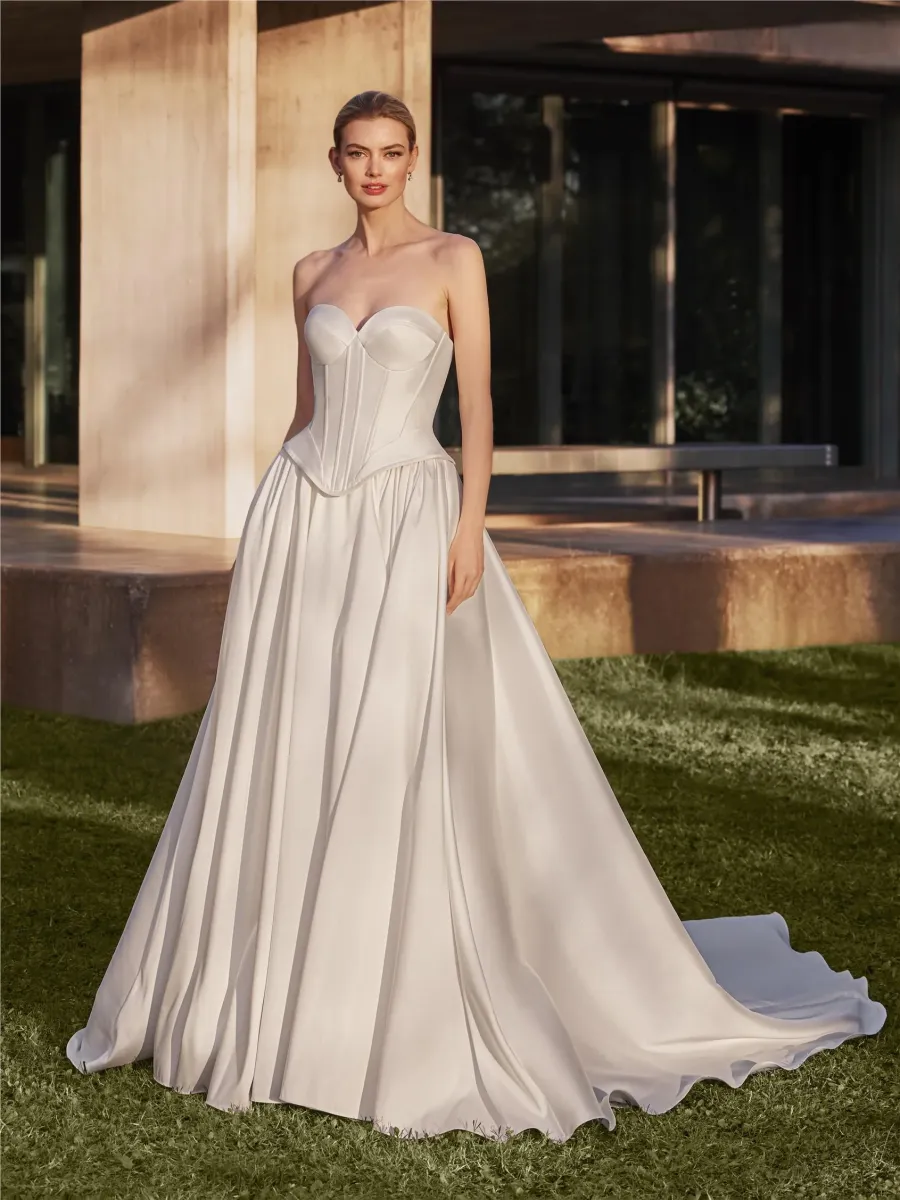 Robe de mariée coupe sirène avec décolleté en cœur en mikado